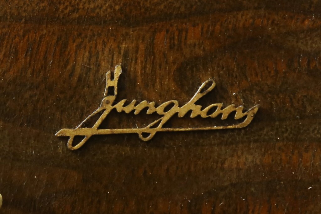 アンティーク時計　ドイツ製　JUNGHANS(ユンハンス)社　木の温もりを感じるデザインが素敵な置き時計　(R-072356)