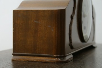 アンティーク時計　ドイツ製　JUNGHANS(ユンハンス)社　木の温もりを感じるデザインが素敵な置き時計　(R-072356)