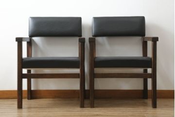和製ビンテージ　松本民芸家具　特注　ナラ材　合皮　シンプルでスタイリッシュなアームチェア2脚セット(ダイニングチェア、椅子、イス、ヴィンテージ)(R-072377)