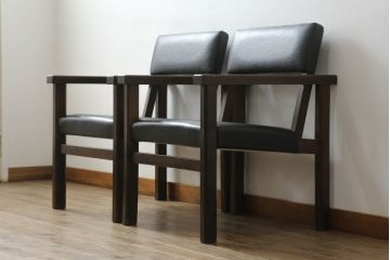 和製ビンテージ　松本民芸家具　特注　ナラ材　合皮　シンプルでスタイリッシュなアームチェア2脚セット(ダイニングチェア、椅子、イス、ヴィンテージ)(R-072377)