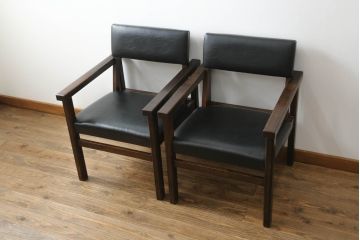 和製ビンテージ　松本民芸家具　特注　ナラ材　合皮　シンプルでスタイリッシュなアームチェア2脚セット(ダイニングチェア、椅子、イス、ヴィンテージ)(R-072377)