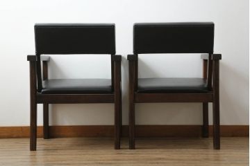 和製ビンテージ　松本民芸家具　特注　ナラ材　合皮　シンプルでスタイリッシュなアームチェア2脚セット(ダイニングチェア、椅子、イス、ヴィンテージ)(R-072377)
