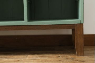 和製アンティーク　くすみカラーのペイントがレトロな雰囲気を醸し出すマス目棚(升目棚、下駄箱、収納棚、飾り棚、本棚)(R-072382)