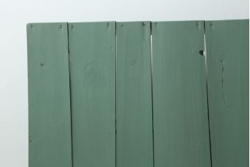和製アンティーク　くすみカラーのペイントがレトロな雰囲気を醸し出すマス目棚(升目棚、下駄箱、収納棚、飾り棚、本棚)(R-072382)