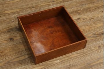 アジアンビンテージ　螺鈿(ラデン)入り　花梨(カリン)材　赤みがかった色合いと螺鈿(ラデン)細工が美しいサイドテーブル(ナイトテーブル、花台、飾り台、ヴィンテージ)(R-072383)