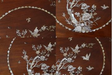 アジアンビンテージ　螺鈿(ラデン)入り　花梨(カリン)材　赤みがかった色合いと螺鈿(ラデン)細工が美しいサイドテーブル(ナイトテーブル、花台、飾り台、ヴィンテージ)(R-072383)
