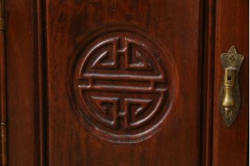 アジアンビンテージ　螺鈿(ラデン)入り　花梨(カリン)材　赤みがかった色合いと螺鈿(ラデン)細工が美しいサイドテーブル(ナイトテーブル、花台、飾り台、ヴィンテージ)(R-072383)