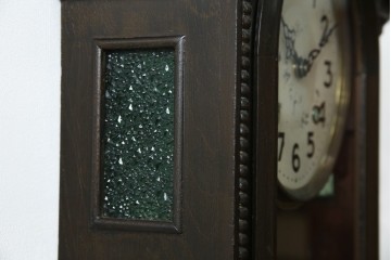 和製アンティーク　横浜エムズイ商会　TRADE(Z)MARK(トレードマーク)　横窓縁のダイヤガラスが素敵な掛け時計　(R-072397)