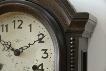 和製アンティーク　横浜エムズイ商会　TRADE(Z)MARK(トレードマーク)　横窓縁のダイヤガラスが素敵な掛け時計　(R-072397)