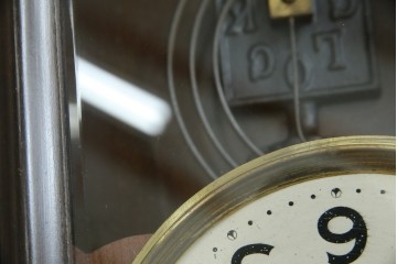 和製アンティーク　横浜エムズイ商会　TRADE(Z)MARK(トレードマーク)　横窓縁のダイヤガラスが素敵な掛け時計　(R-072397)