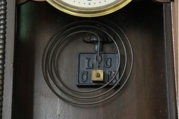 和製アンティーク　横浜エムズイ商会　TRADE(Z)MARK(トレードマーク)　横窓縁のダイヤガラスが素敵な掛け時計　(R-072397)