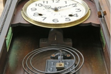 和製アンティーク　横浜エムズイ商会　TRADE(Z)MARK(トレードマーク)　横窓縁のダイヤガラスが素敵な掛け時計　(R-072397)