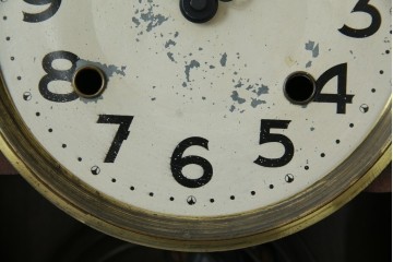 和製アンティーク　横浜エムズイ商会　TRADE(Z)MARK(トレードマーク)　横窓縁のダイヤガラスが素敵な掛け時計　(R-072397)