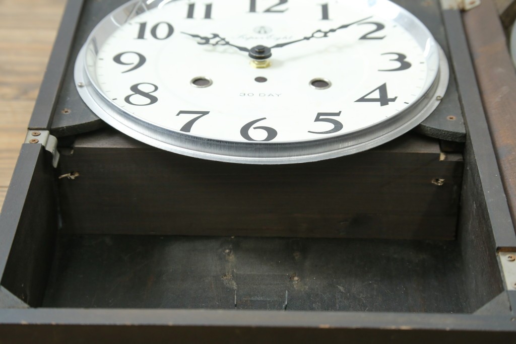 和製アンティーク　愛知時計電機(アイチ、AICHI)　AC TRADE MARK(トレードマーク)　Super Eight (スーパーエイト)　30DAY　レトロモダンなデザインが魅力的な掛け時計　(R-072411)