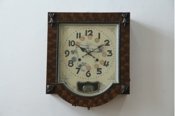 和製アンティーク　C.M.A.EXAMINED　昭和レトロ　珍しいデザインが魅力的な掛け時計　(R-072418)