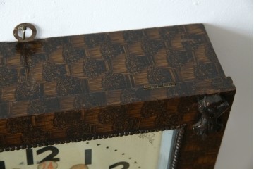 和製アンティーク　C.M.A.EXAMINED　昭和レトロ　珍しいデザインが魅力的な掛け時計　(R-072418)