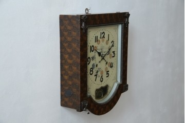 和製アンティーク　C.M.A.EXAMINED　昭和レトロ　珍しいデザインが魅力的な掛け時計　(R-072418)