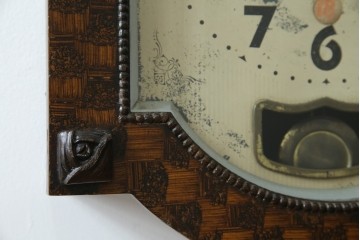 和製アンティーク　C.M.A.EXAMINED　昭和レトロ　珍しいデザインが魅力的な掛け時計　(R-072418)