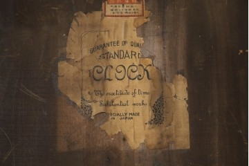 和製アンティーク　C.M.A.EXAMINED　昭和レトロ　珍しいデザインが魅力的な掛け時計　(R-072418)