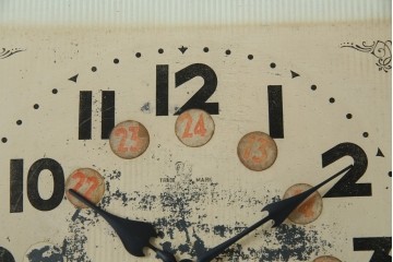 和製アンティーク　C.M.A.EXAMINED　昭和レトロ　珍しいデザインが魅力的な掛け時計　(R-072418)