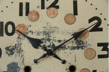 和製アンティーク　C.M.A.EXAMINED　昭和レトロ　珍しいデザインが魅力的な掛け時計　(R-072418)