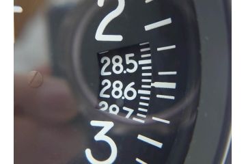 TKK　東京航空計器　高度計(飛行機、航空機用、航空用品、パイロット、メーター)(R-072468)