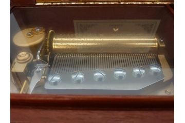 SANKYO(サンキョー)　ORPHEUS(オルフェウス)　「美しきドナウ」　「舞踏への勧誘」　2曲　50弁　上品な雰囲気を醸し出すオルゴール(マホガニー5J、DX103-0053BA)(R-072469)