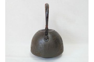 未使用　南部　名工　佐藤秀次郎　秀山作　味わい深い風合いが魅力的な鉄瓶(湯沸、湯瓶、茶道具、茶器、共箱付き)(R-072470)