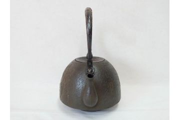 未使用　南部　名工　佐藤秀次郎　秀山作　味わい深い風合いが魅力的な鉄瓶(湯沸、湯瓶、茶道具、茶器、共箱付き)(R-072470)