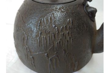 未使用　南部　名工　佐藤秀次郎　秀山作　味わい深い風合いが魅力的な鉄瓶(湯沸、湯瓶、茶道具、茶器、共箱付き)(R-072470)