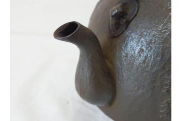 未使用　南部　名工　佐藤秀次郎　秀山作　味わい深い風合いが魅力的な鉄瓶(湯沸、湯瓶、茶道具、茶器、共箱付き)(R-072470)