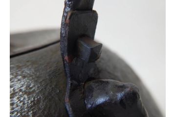 未使用　南部　名工　佐藤秀次郎　秀山作　味わい深い風合いが魅力的な鉄瓶(湯沸、湯瓶、茶道具、茶器、共箱付き)(R-072470)