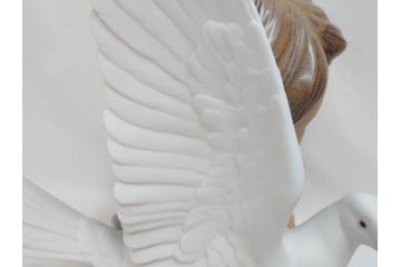 スペイン　リヤドロ　LLADRO　平和の思想　THOUGHTS OF PEACE　約37cm　細部まで丁寧につくられた優美で華麗なフィギュリン(陶器人形、置物、オブジェ、女の子、鳩、箱付き)(R-072476)