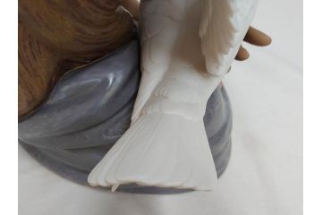 スペイン　リヤドロ　LLADRO　平和の思想　THOUGHTS OF PEACE　約37cm　細部まで丁寧につくられた優美で華麗なフィギュリン(陶器人形、置物、オブジェ、女の子、鳩、箱付き)(R-072476)