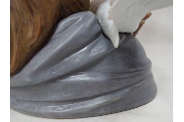 スペイン　リヤドロ　LLADRO　平和の思想　THOUGHTS OF PEACE　約37cm　細部まで丁寧につくられた優美で華麗なフィギュリン(陶器人形、置物、オブジェ、女の子、鳩、箱付き)(R-072476)