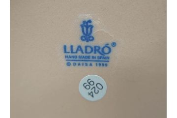 スペイン　リヤドロ　LLADRO　平和の思想　THOUGHTS OF PEACE　約37cm　細部まで丁寧につくられた優美で華麗なフィギュリン(陶器人形、置物、オブジェ、女の子、鳩、箱付き)(R-072476)