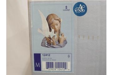スペイン　リヤドロ　LLADRO　平和の思想　THOUGHTS OF PEACE　約37cm　細部まで丁寧につくられた優美で華麗なフィギュリン(陶器人形、置物、オブジェ、女の子、鳩、箱付き)(R-072476)