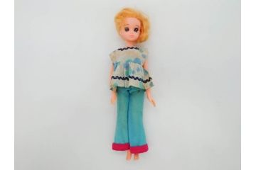 昭和　当時物　タカラ　リカちゃん　アイデアル　タミーちゃん　チーちゃんのホームセットデラックス　多数の服や小物・タンス・ベット付き　人形9体まとめてセット(ロコたん、中島製作所、TAKARA、IDEAL TOY CORP、Tammy、BS-12、着せ替え人形、日本製)(R-072478)