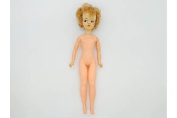 昭和　当時物　タカラ　リカちゃん　アイデアル　タミーちゃん　チーちゃんのホームセットデラックス　多数の服や小物・タンス・ベット付き　人形9体まとめてセット(ロコたん、中島製作所、TAKARA、IDEAL TOY CORP、Tammy、BS-12、着せ替え人形、日本製)(R-072478)