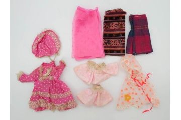 昭和　当時物　タカラ　リカちゃん　アイデアル　タミーちゃん　チーちゃんのホームセットデラックス　多数の服や小物・タンス・ベット付き　人形9体まとめてセット(ロコたん、中島製作所、TAKARA、IDEAL TOY CORP、Tammy、BS-12、着せ替え人形、日本製)(R-072478)