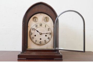 アンティーク時計　アメリカ製　ANSONIA(アンソニア)社　レトロ　特徴あるデザインが魅力の置き時計(置き時計、古時計)(R-072503)