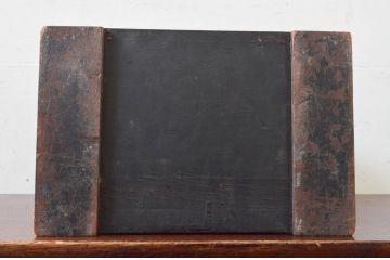 アンティーク時計　アメリカ製　ANSONIA(アンソニア)社　レトロ　特徴あるデザインが魅力の置き時計(置き時計、古時計)(R-072503)