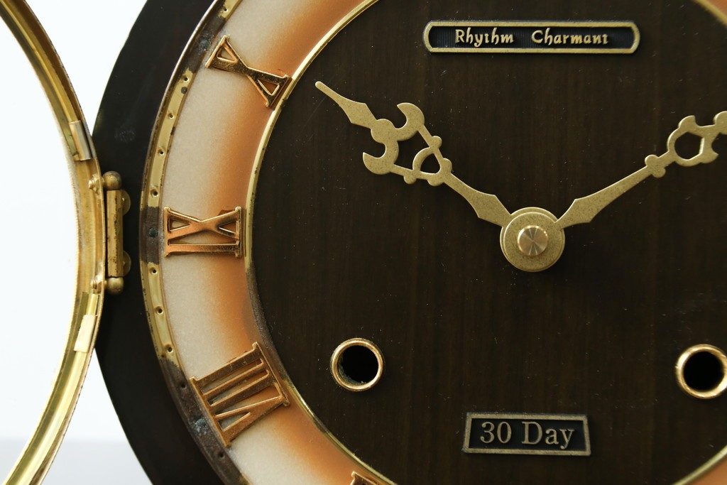和製アンティーク　リズム時計　Rhythm Charmant　30Day　落ち着いた色味と文字盤がおしゃれな置き時計　(R-072504)