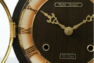 和製アンティーク　リズム時計　Rhythm Charmant　30Day　落ち着いた色味と文字盤がおしゃれな置き時計　(R-072504)