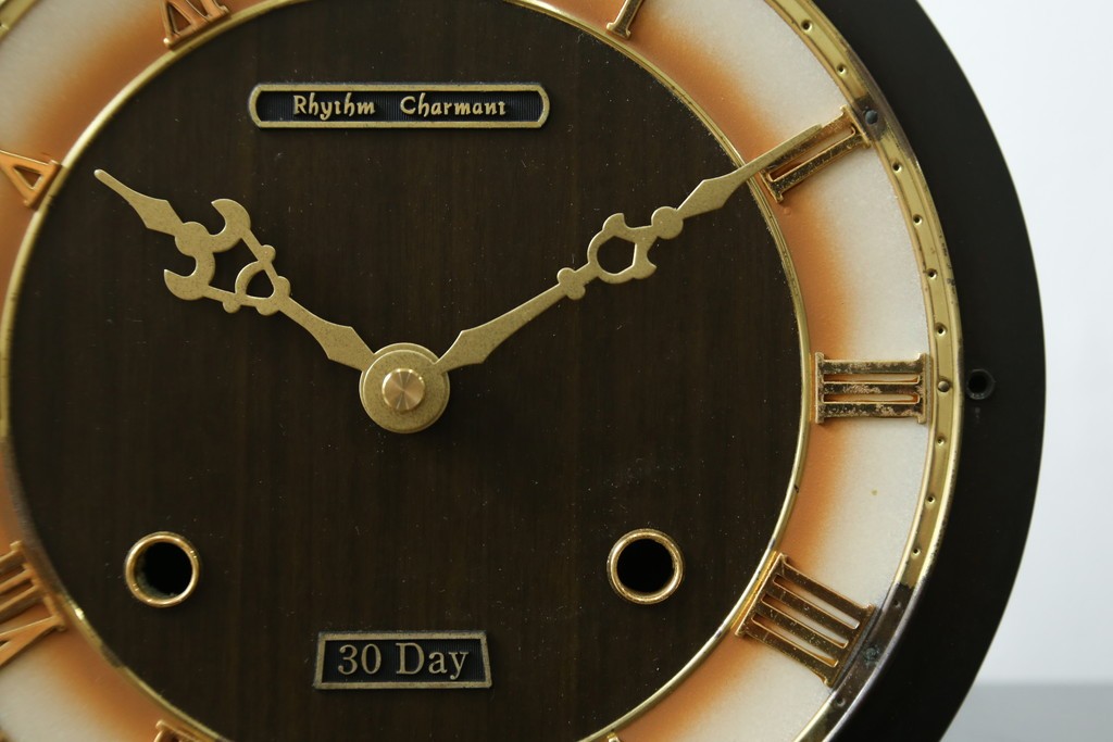 和製アンティーク　リズム時計　Rhythm Charmant　30Day　落ち着いた色味と文字盤がおしゃれな置き時計　(R-072504)