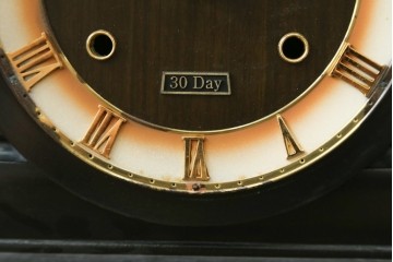 和製アンティーク　リズム時計　Rhythm Charmant　30Day　落ち着いた色味と文字盤がおしゃれな置き時計　(R-072504)