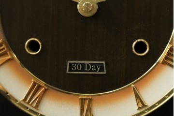 和製アンティーク　リズム時計　Rhythm Charmant　30Day　落ち着いた色味と文字盤がおしゃれな置き時計　(R-072504)