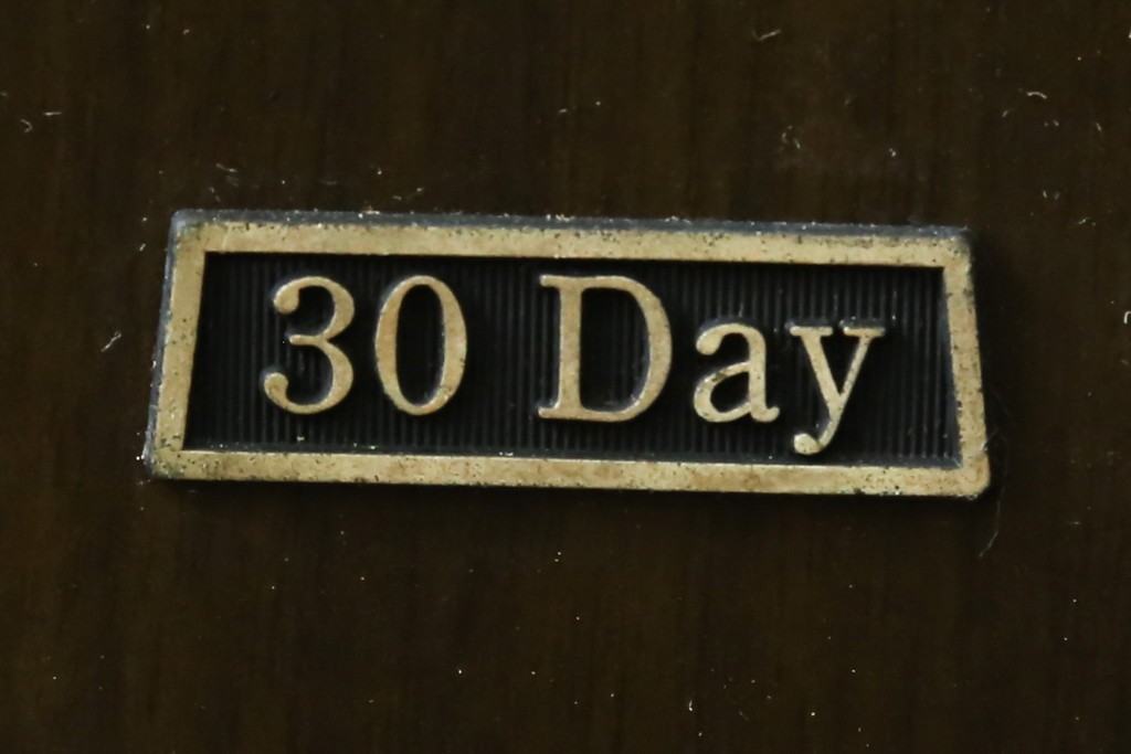 和製アンティーク　リズム時計　Rhythm Charmant　30Day　落ち着いた色味と文字盤がおしゃれな置き時計　(R-072504)
