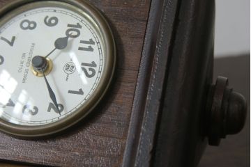 和製アンティーク　三工舎　TRADE(SK)MARK　木の温かみを感じる三方置時計(三面時計、置き時計、古時計)(R-072509)