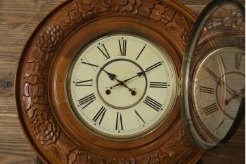 和製アンティーク　REGULATOR A　クォーツ式　特大!! 繊細な彫刻が目を惹く掛け時計(柱時計、古時計、振り子時計)(R-072512)